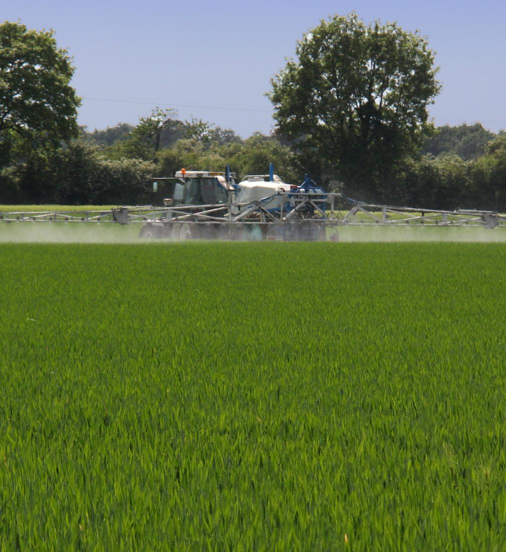 Épandage phytosanitaire, traitement chimique de cultures, Vienne