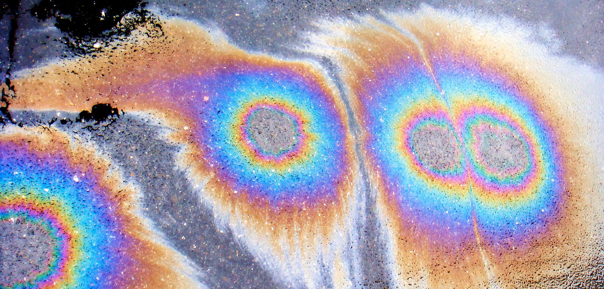 Pollution par du diesel sur la chaussée Pollution par du diesel sur la chaussée