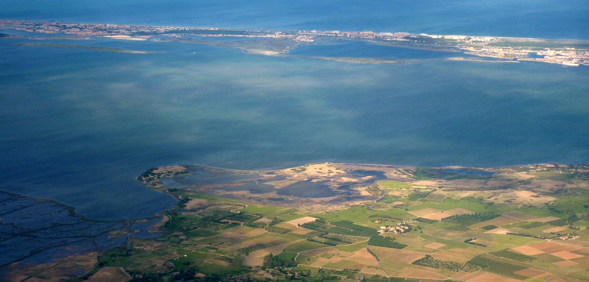 Vue aérienne du lido de la lagune de Salses-Leucate Flickr