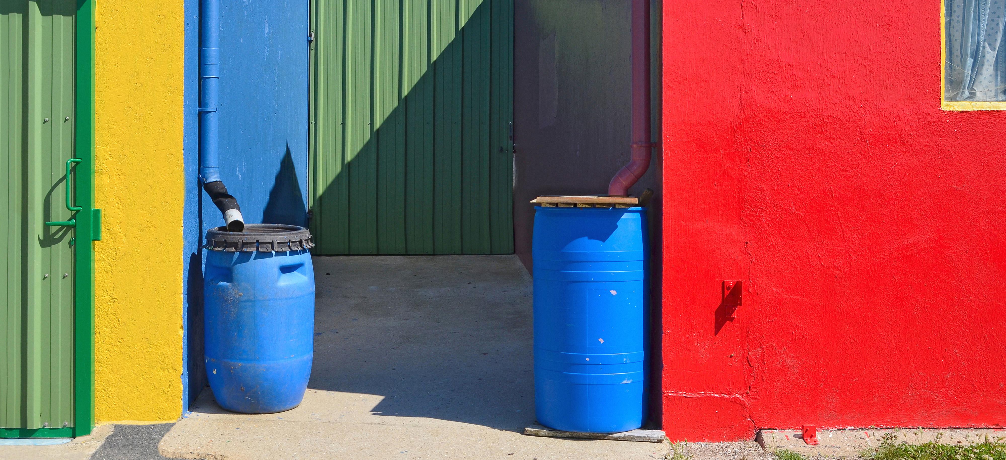 Bidons de récupération des eaux pluviales, La Cayenne, Marennes