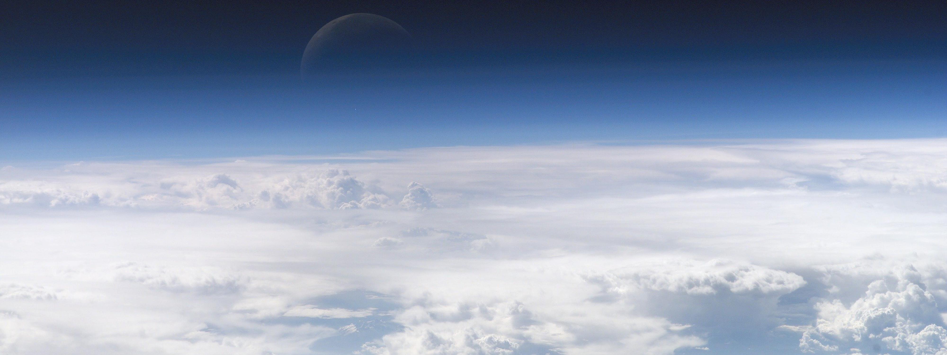 Couches hautes de l'atmosphère terrestre, prise par la Station spatiale internationale au cours de l'Expédition 13 au-dessus de la Mer de Chine méridionale, NASA